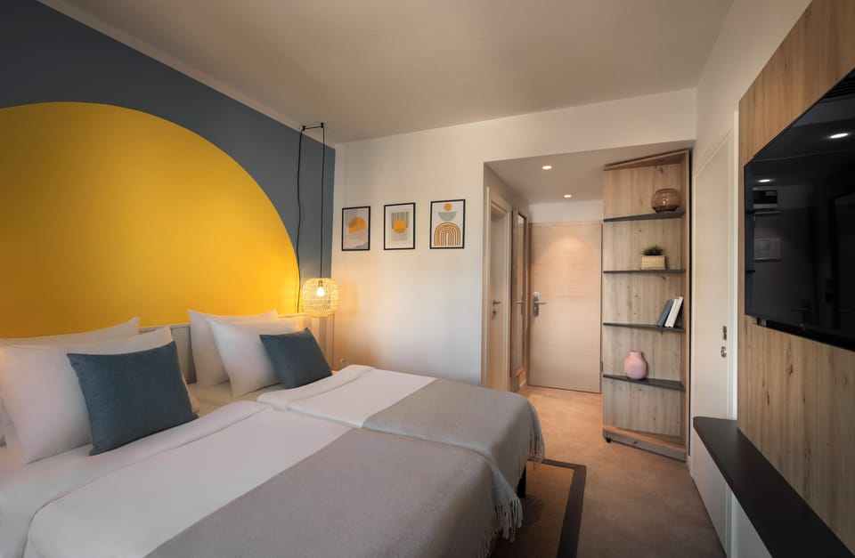 Room for 2+1 | Minibar, desk, free WiFi, bed sheets