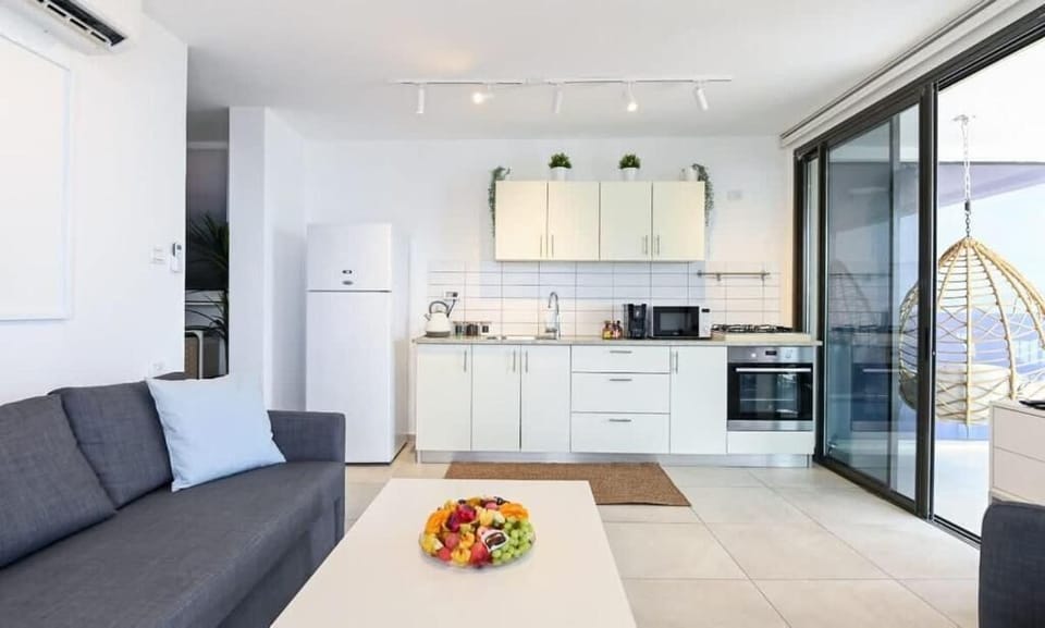 Electric kettle, toaster