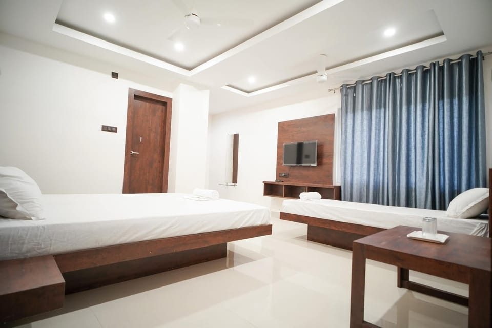 Deluxe Triple Room | Free WiFi, bed sheets