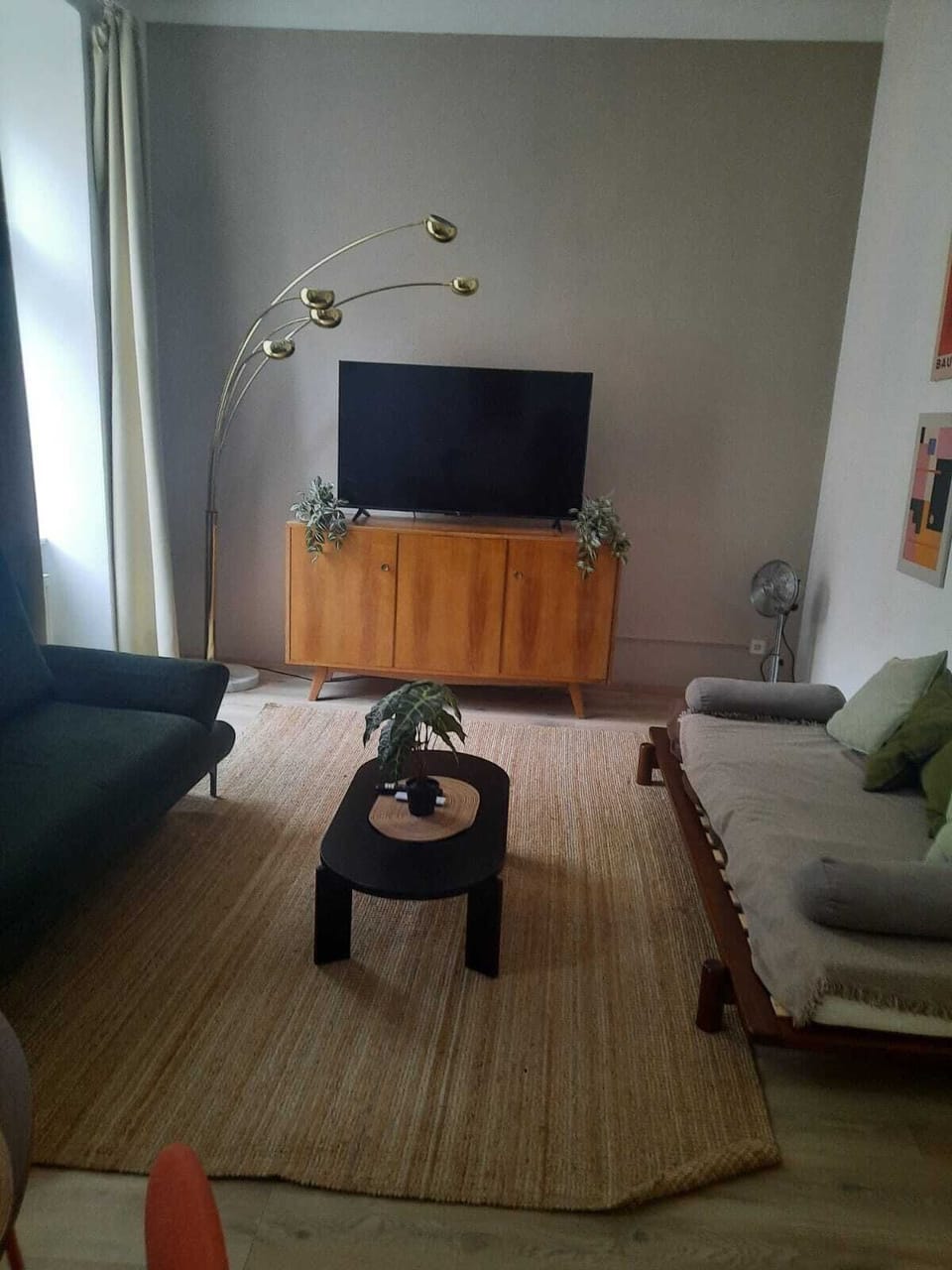 Basic Apartment | Living room