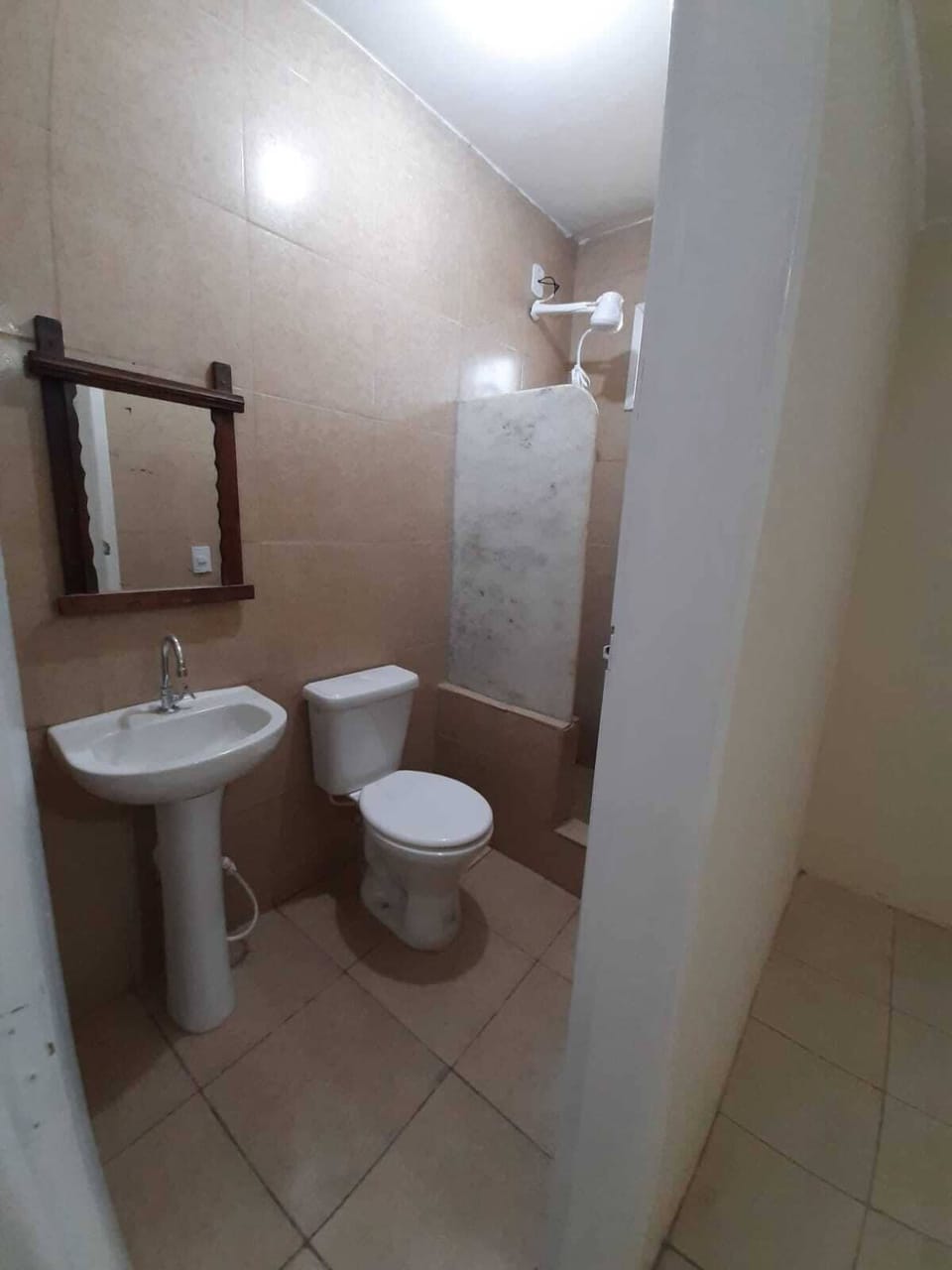 Classic Suite | Bathroom | Shower, towels, toilet paper