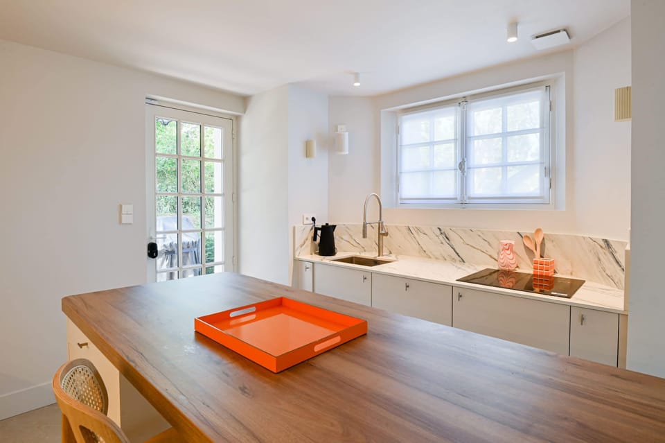 House | 6 bedrooms, desk, Internet