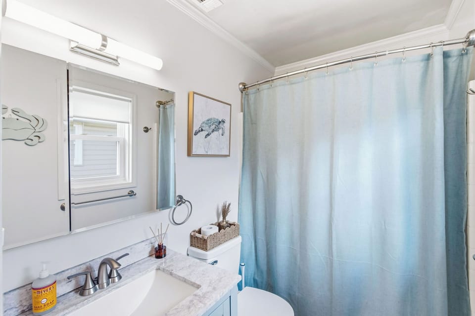 Private King Bathroom - Private King bathroom with Tub/Shower combo