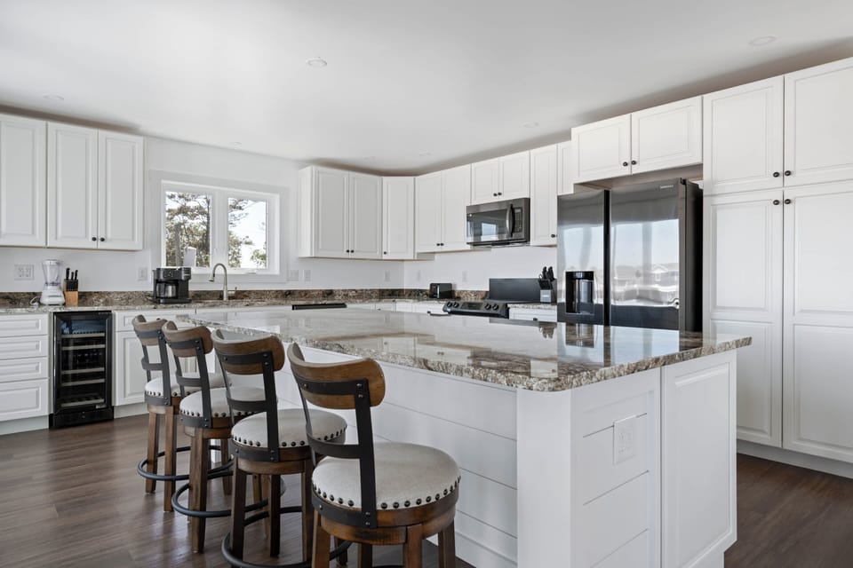 Chef's Kitchen w/Breakfast Bar