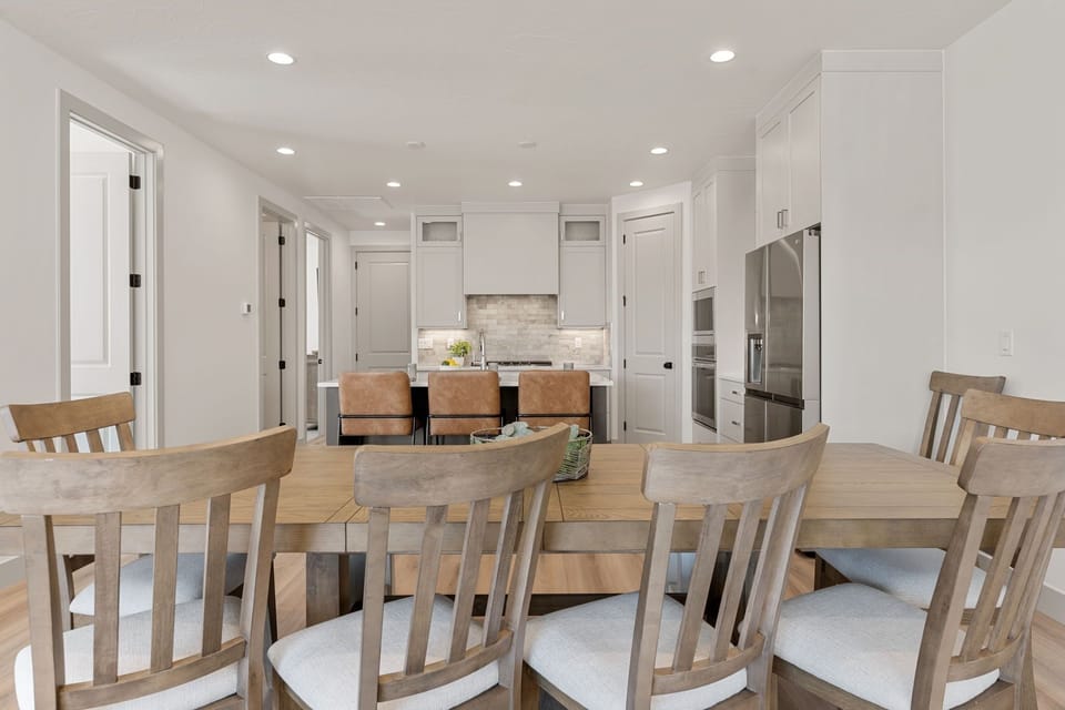 Townhome, 5 Bedrooms | Dining