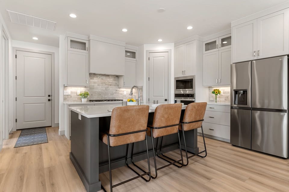 Townhome, 5 Bedrooms | Private kitchen | Fridge, oven, coffee/tea maker, toaster