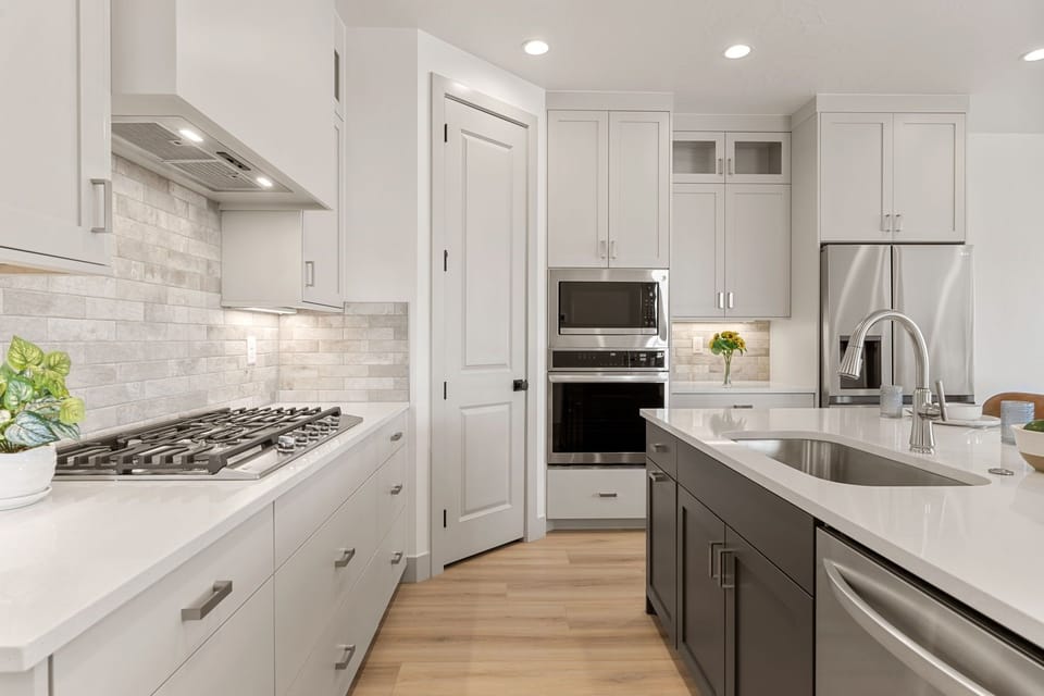 Townhome, 5 Bedrooms | Private kitchen | Fridge, oven, coffee/tea maker, toaster