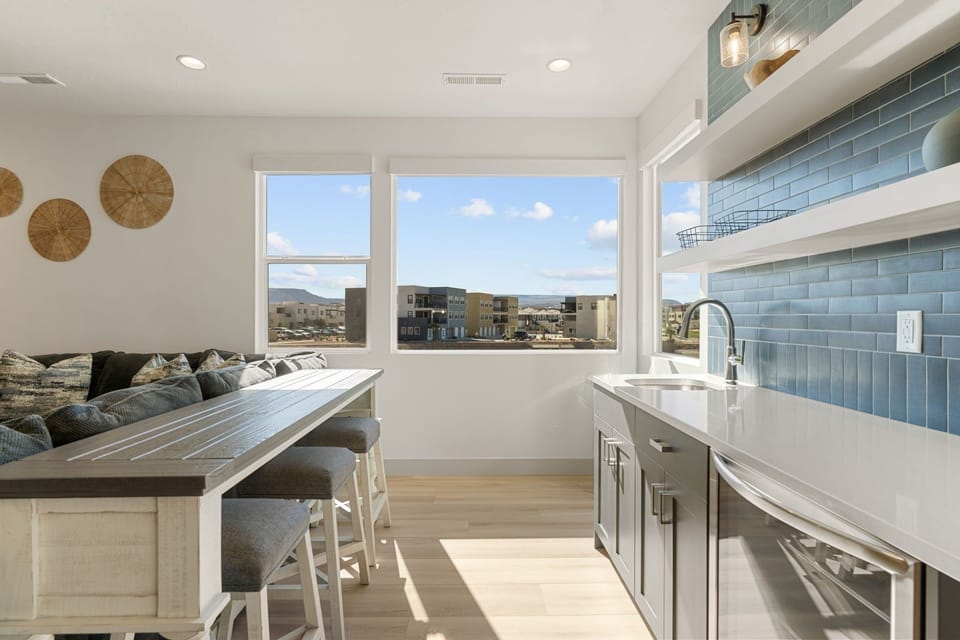 Townhome, 5 Bedrooms | Private kitchen | Fridge, oven, coffee/tea maker, toaster