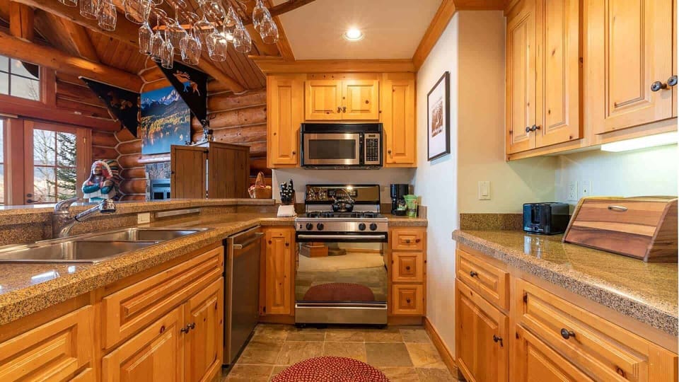 House, 3 Bedrooms | Private kitchen | Fridge, toaster