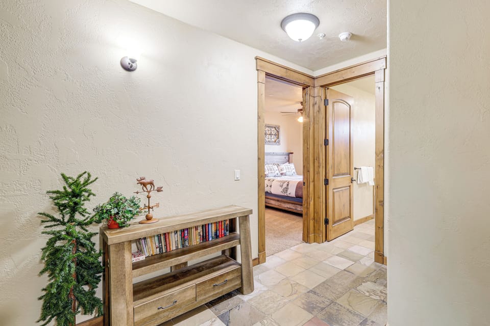 Walkable Condo in Dtwn Mccall! Lake View + Balcony Apartment in McCall