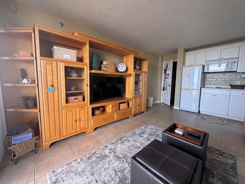 living room area with a smart tV