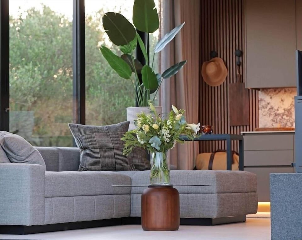 Egyptian cotton sheets, premium bedding, minibar, in-room safe