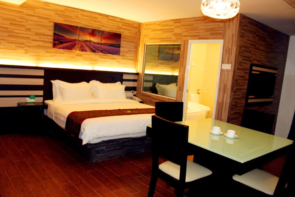 Studio Suite Room, Mountain View | Coffee and/or coffee maker