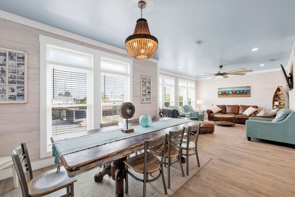 The open-living concept accommodates up to 18 guests with ease