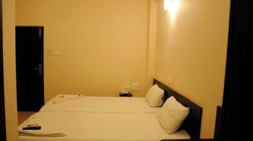 Premium bedding, down comforters, bed sheets