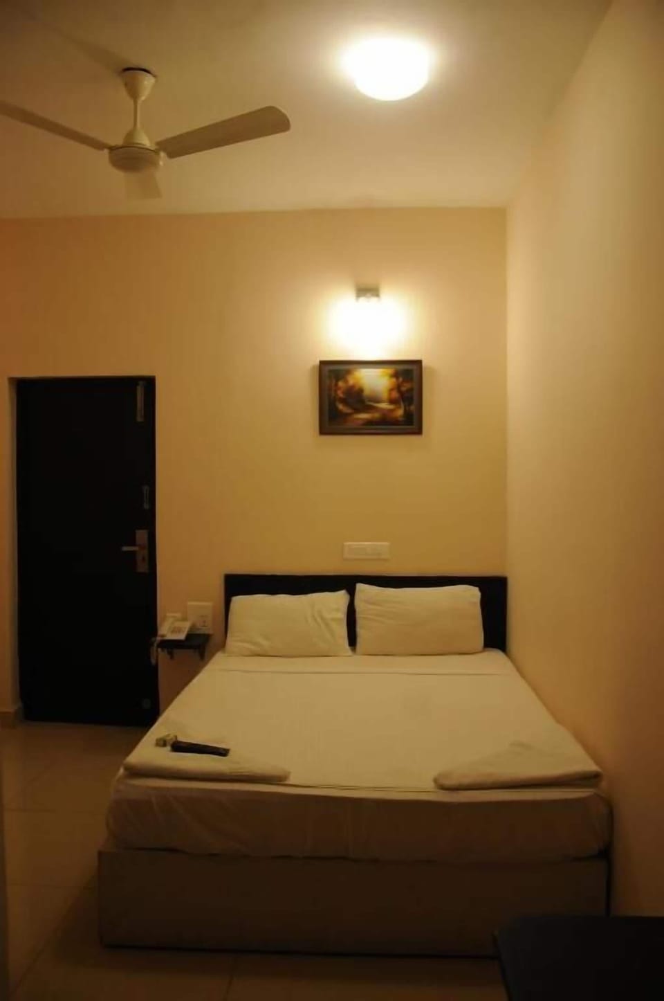 Premium bedding, down comforters, bed sheets