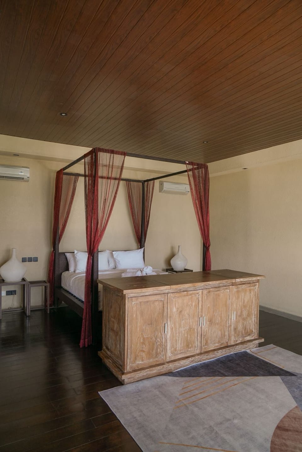 Room, 1 King Bed, Sea View | Desk, free WiFi