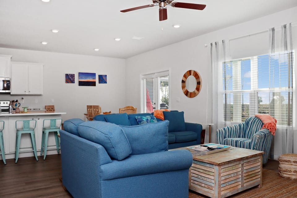 House, Multiple Beds (SeaLaVie) | Living area
