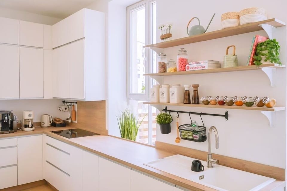 Shared kitchen | Full-size fridge, microwave, stovetop, dishwasher
