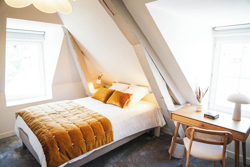 Laptop workspace, soundproofing, iron/ironing board, free WiFi