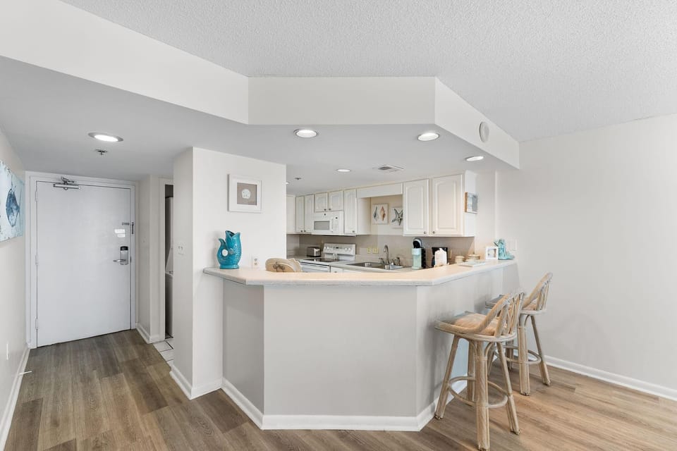 Condo, Multiple Beds (Summerchase 1002) | Private kitchen | Oven, toaster