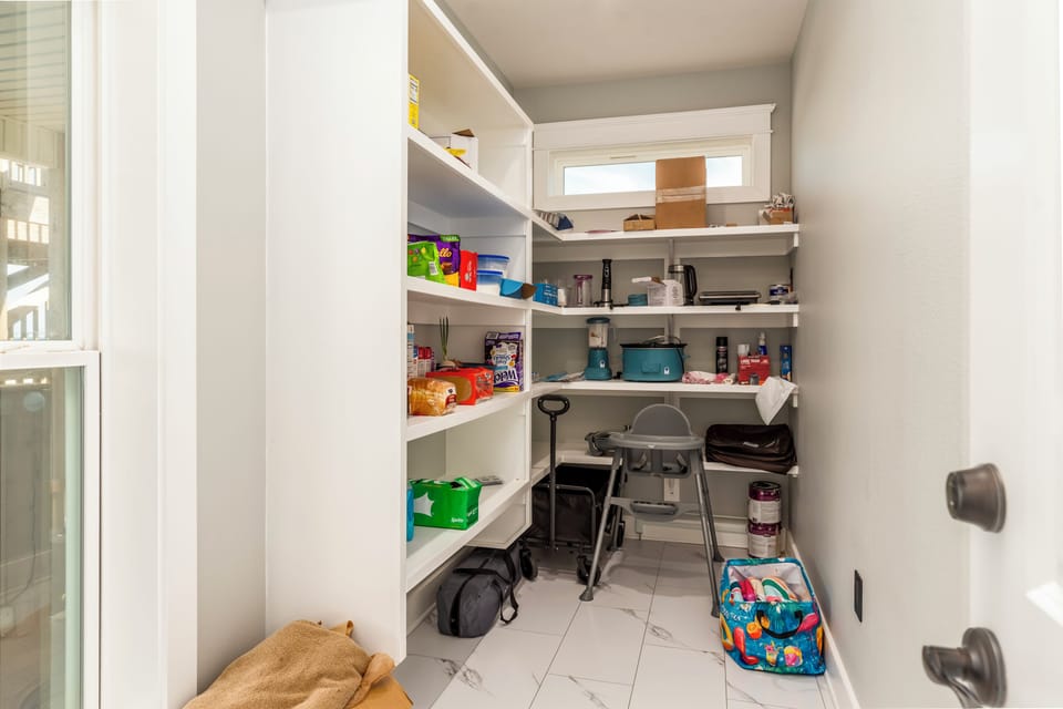 Bay Breeze Walk in Pantry