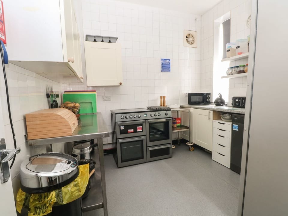 Cookware/dishes/utensils