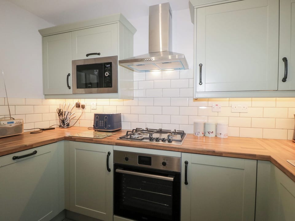 Dishwasher, cookware/dishes/utensils