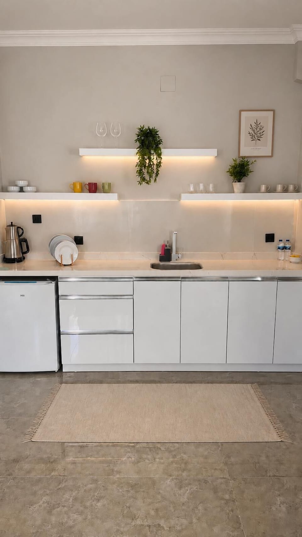 Deluxe Suite | Private kitchen | Mini-fridge, stovetop, coffee/tea maker, electric kettle