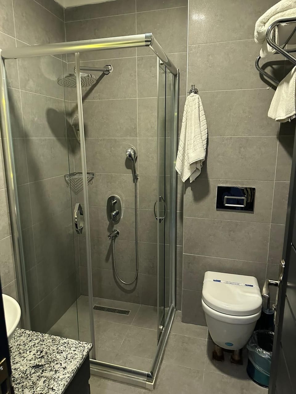Standard Double Room, City View | Bathroom | Towels, soap, shampoo, toilet paper