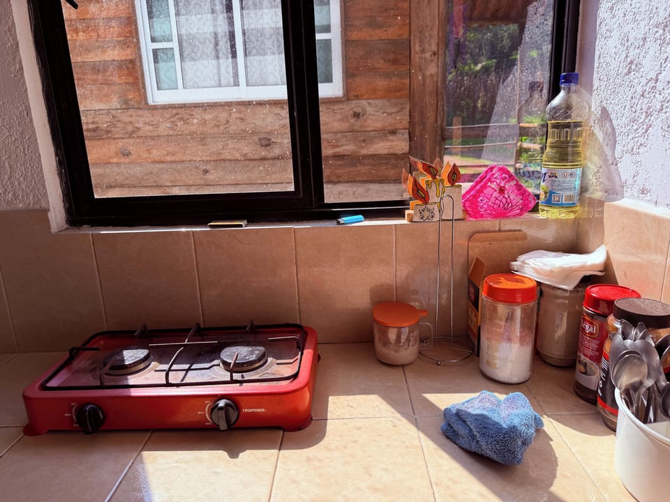 Stovetop, cookware/dishes/utensils, dining tables, kitchen islands