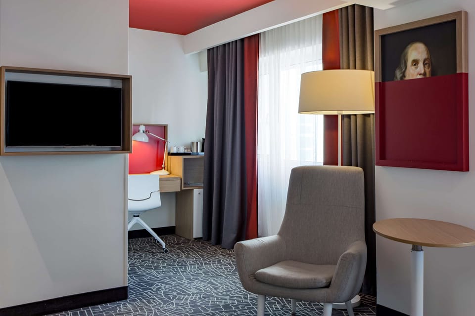 Hypo-allergenic bedding, in-room safe, desk, laptop workspace