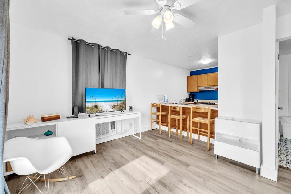 Condo, 1 Queen Bed with Sofa bed (Surfwinds #3) | Interior