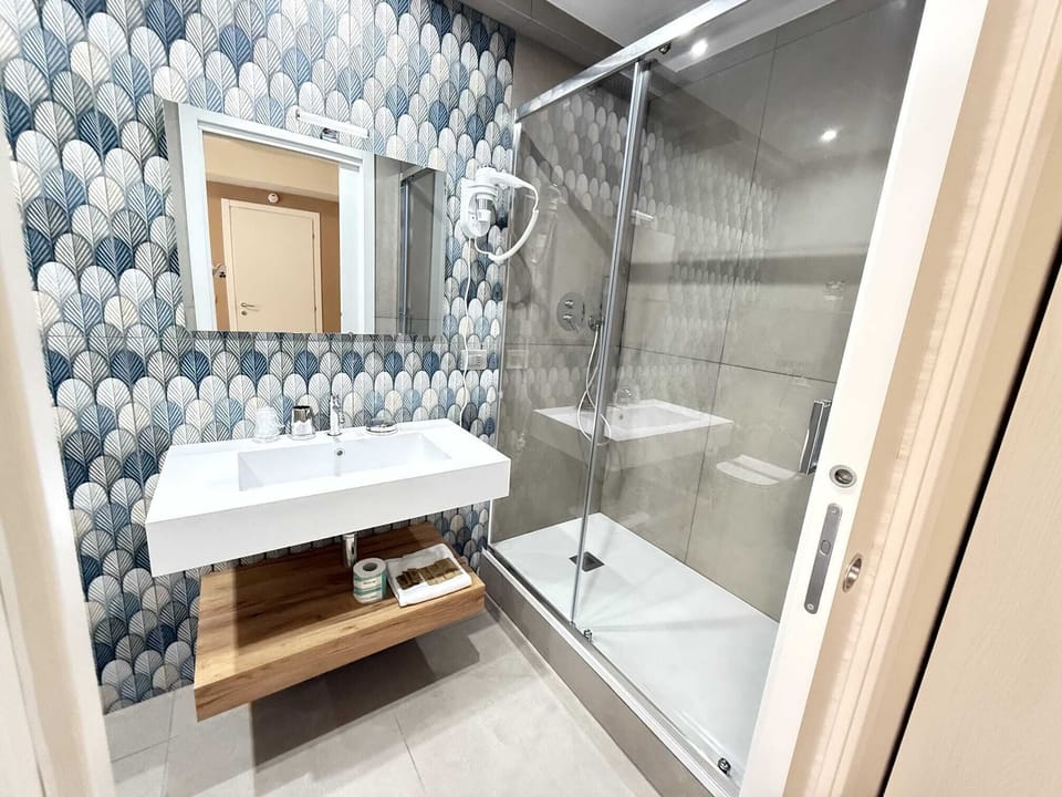 Luxury Triple Room, City View | Bathroom | Shower, rainfall showerhead, free toiletries, hair dryer