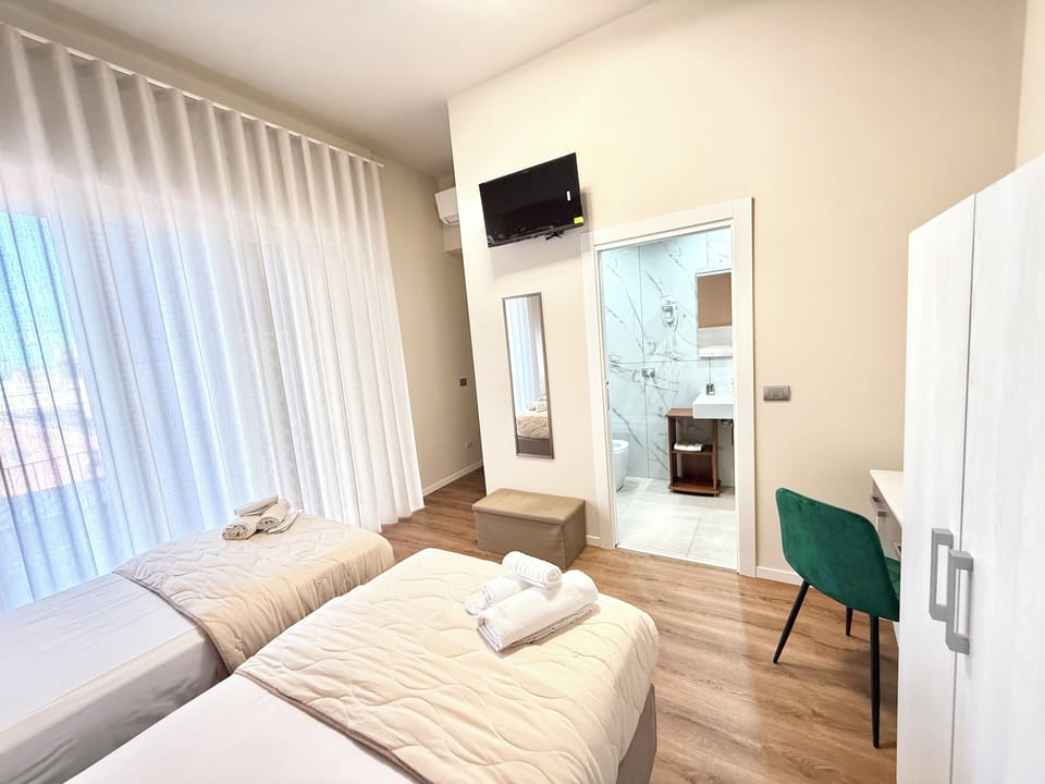 Deluxe Double or Twin Room, Balcony | Egyptian cotton sheets, premium bedding, pillowtop beds, minibar