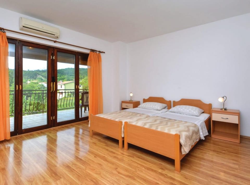 Twin Room (Twin Room With Balcony and Mountain V) | 4 bedrooms