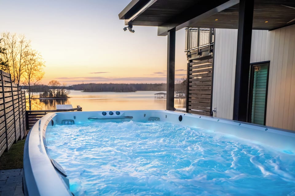 Outdoor spa tub