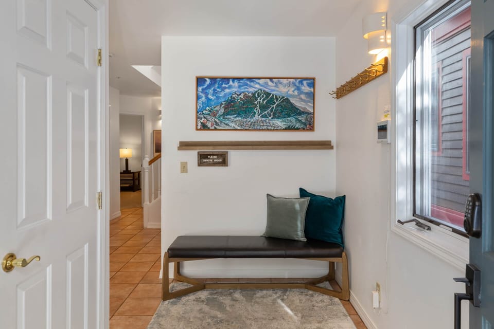 Inviting and spacious entry area at 445 West Depot features plenty of storage space