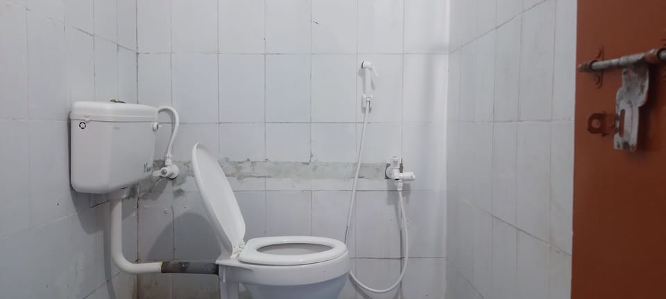 Comfort Double or Twin Room, City View | Bathroom