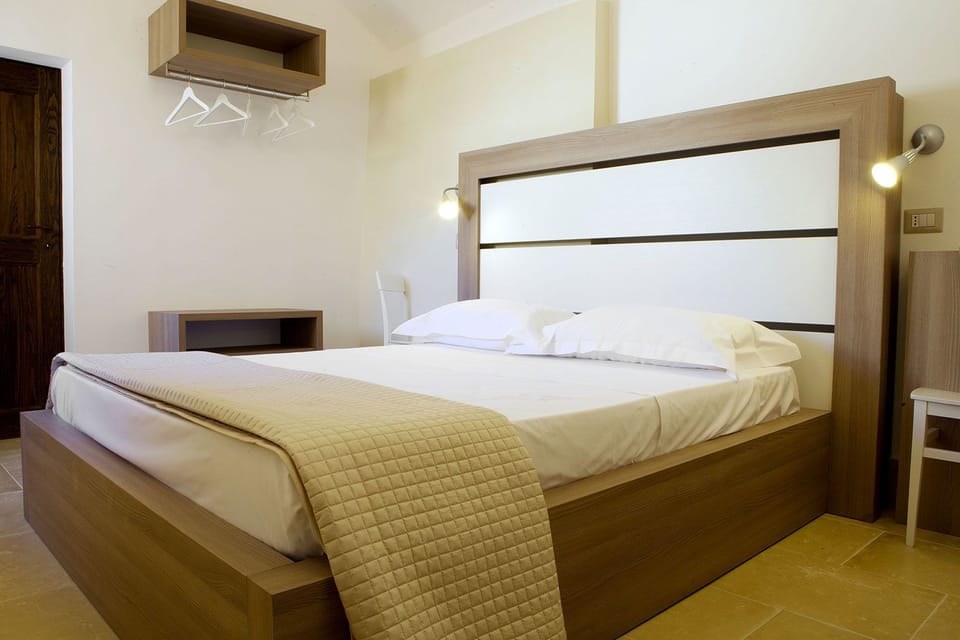Standard Double Room | Down comforters, desk, iron/ironing board, free WiFi