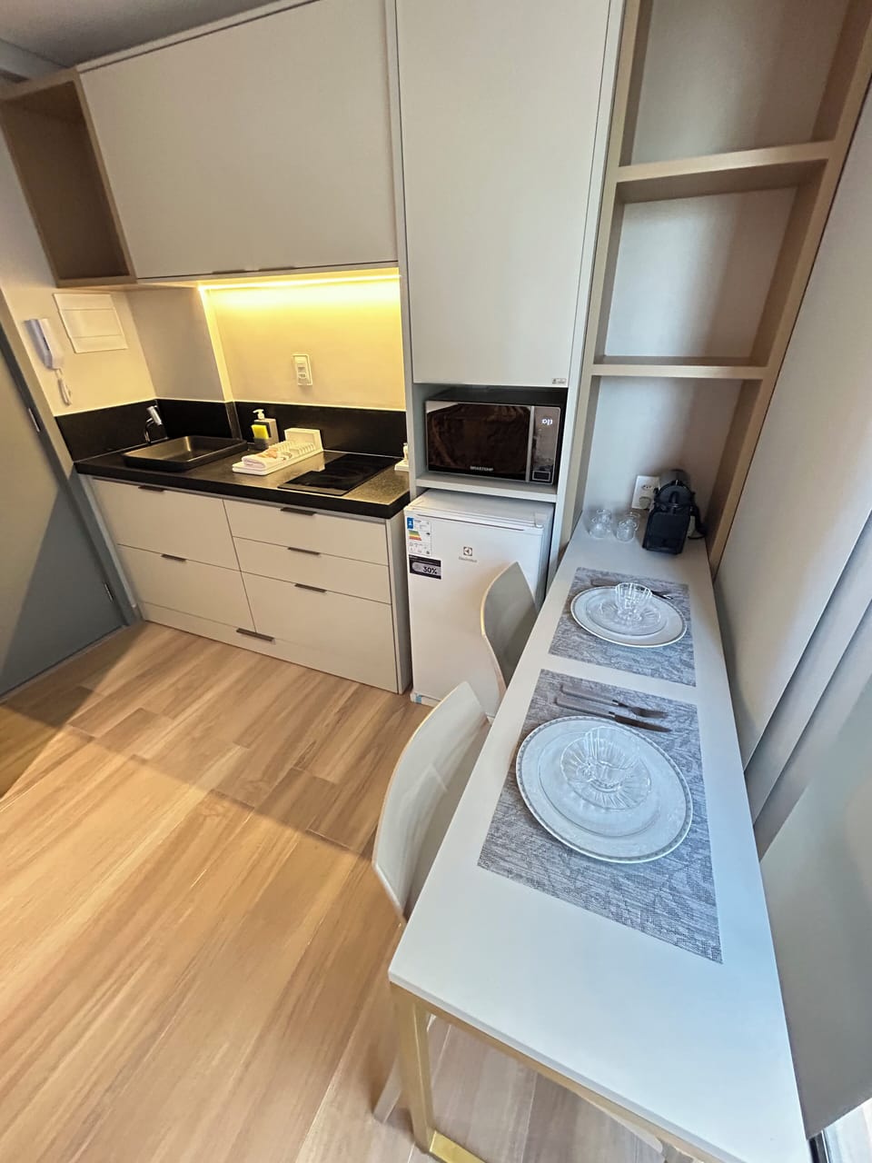 Apartment | Private kitchen | Microwave, cookware/dishes/utensils