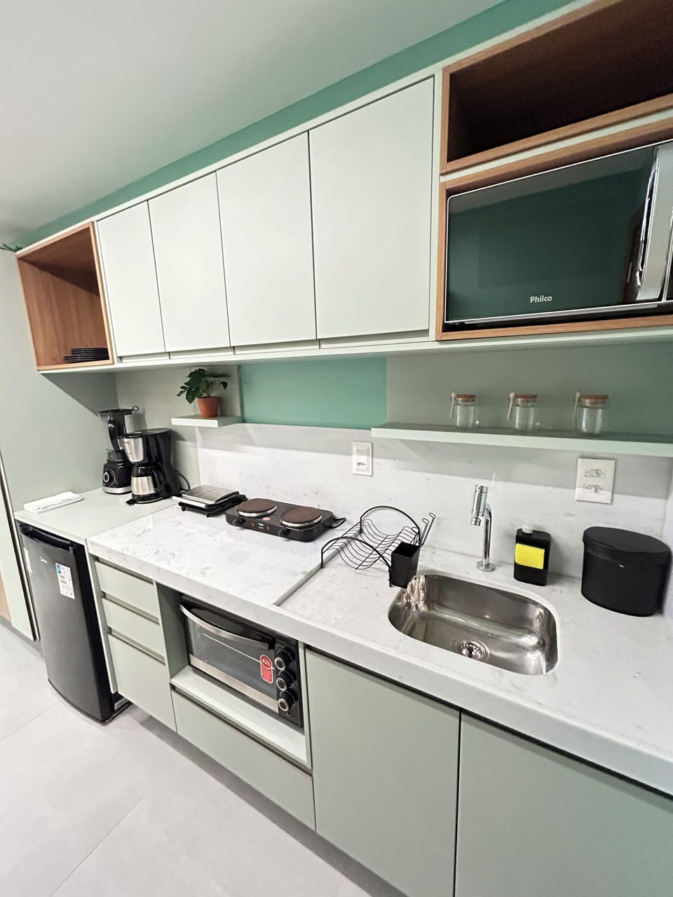 Apartment | Private kitchen | Mini-fridge, microwave, cookware/dishes/utensils