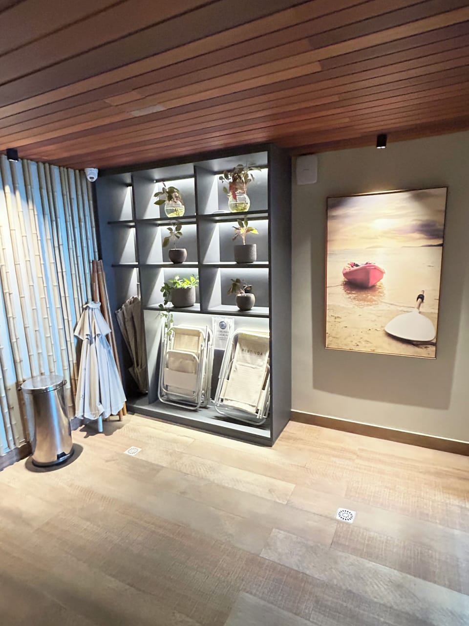 Apartment | Living area | 40-inch Smart TV with digital channels