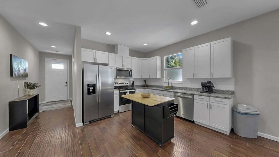 House, Multiple Beds, Patio, Garden View (3114 E 21st Ave) | Private kitchen