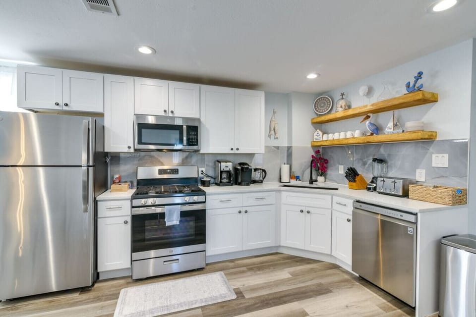 Fully Equipped Kitchen (Lower Unit) | Stainless Steel Appliances | Open Shelving | Modern Design