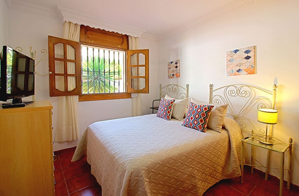 Sara Sol %2D double bedroom
