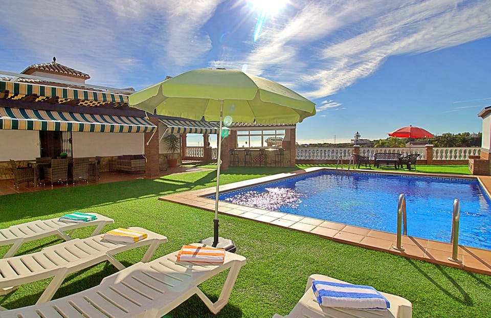Sara Sol %2D private pool