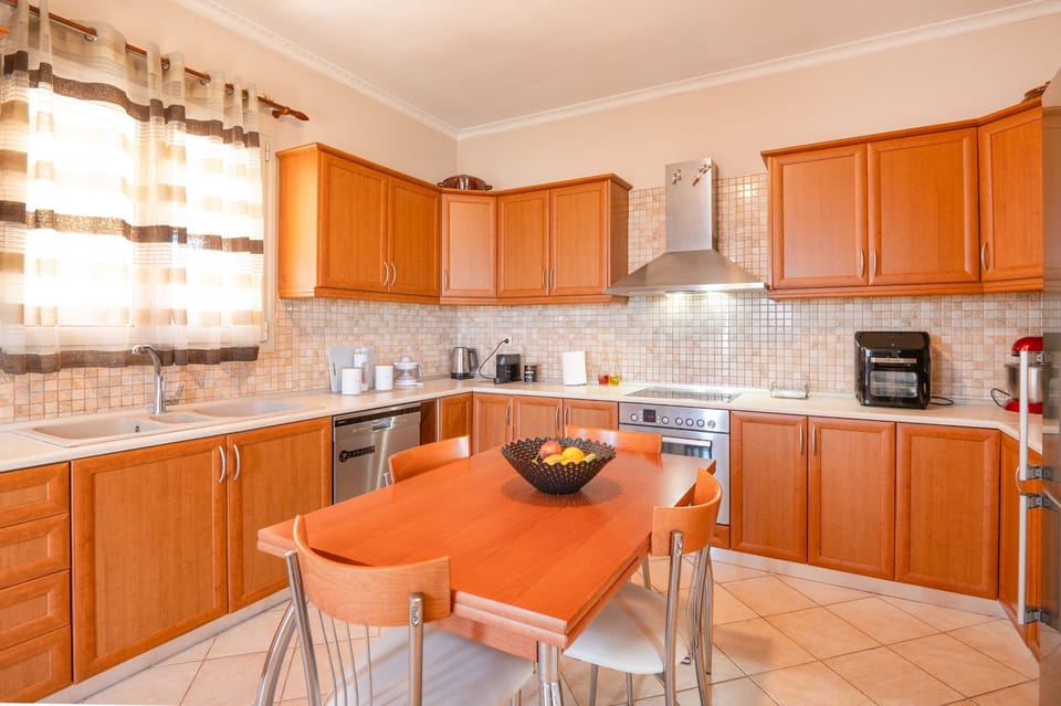Fully equipped kitchen