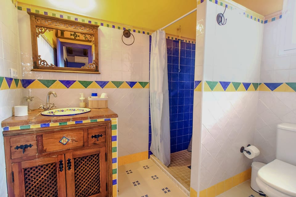 Casa Araucaria %2D ensuite bathroom with shower
