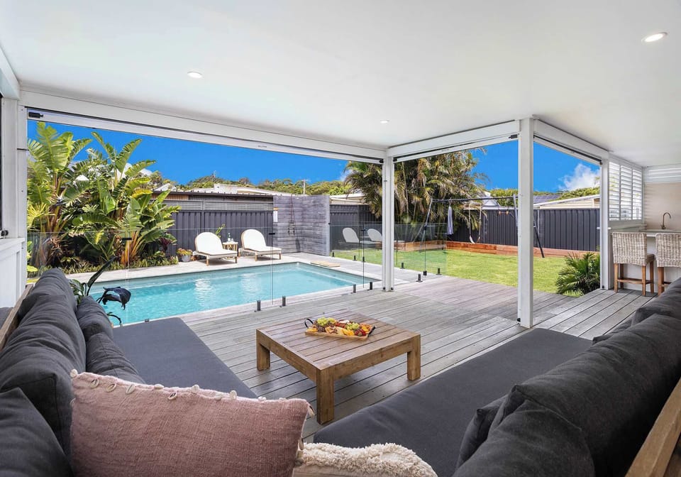 Coastal Nest  |  Swimming Pool & Outdoor Lounge